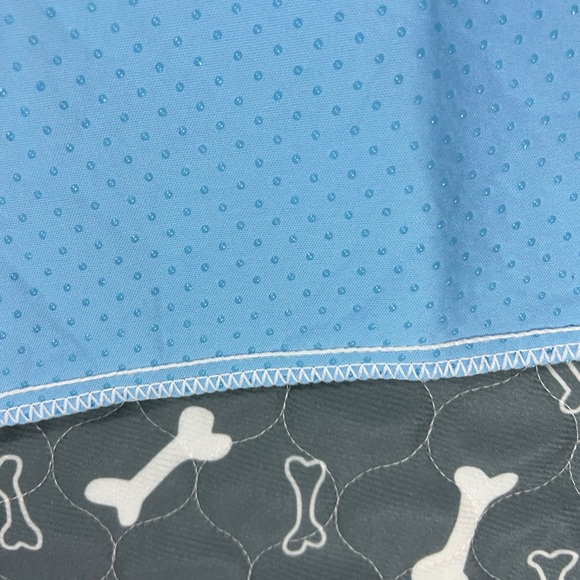 Large reusable Pet waterproof pad approx 35x31” washable great for doorways - Picture 4 of 9